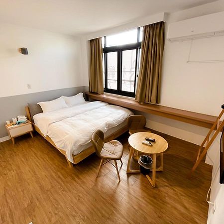 Small Island Homestay Tainan Bagian luar foto