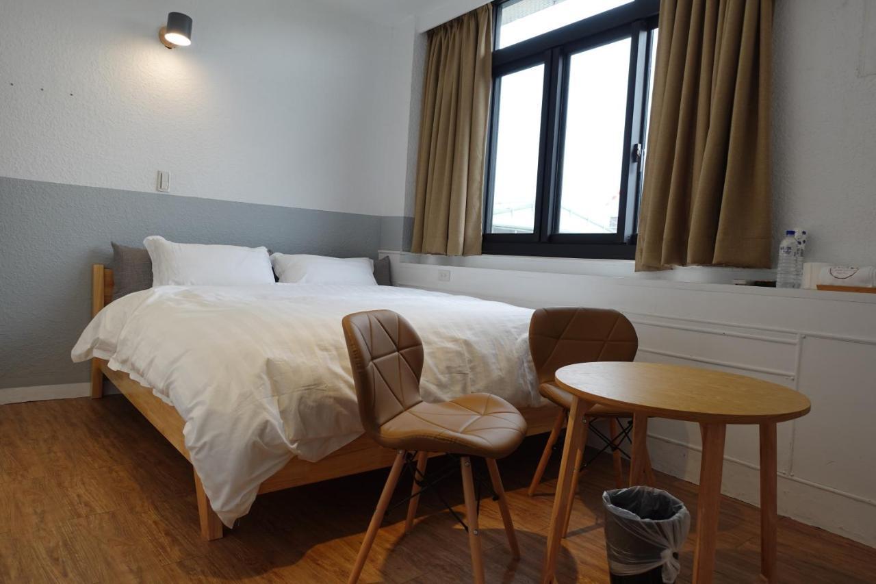 Small Island Homestay Tainan Bagian luar foto