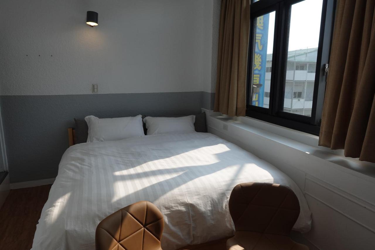 Small Island Homestay Tainan Bagian luar foto
