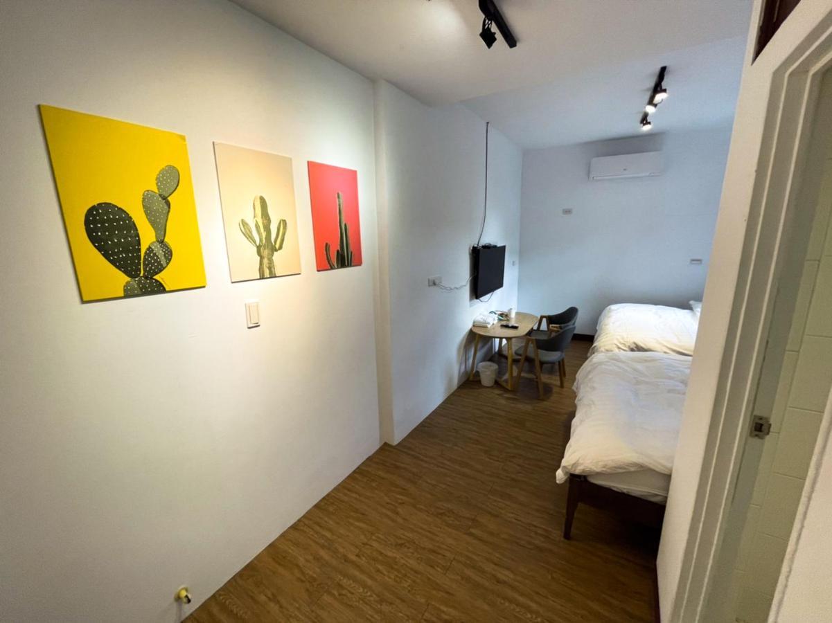 Small Island Homestay Tainan Bagian luar foto