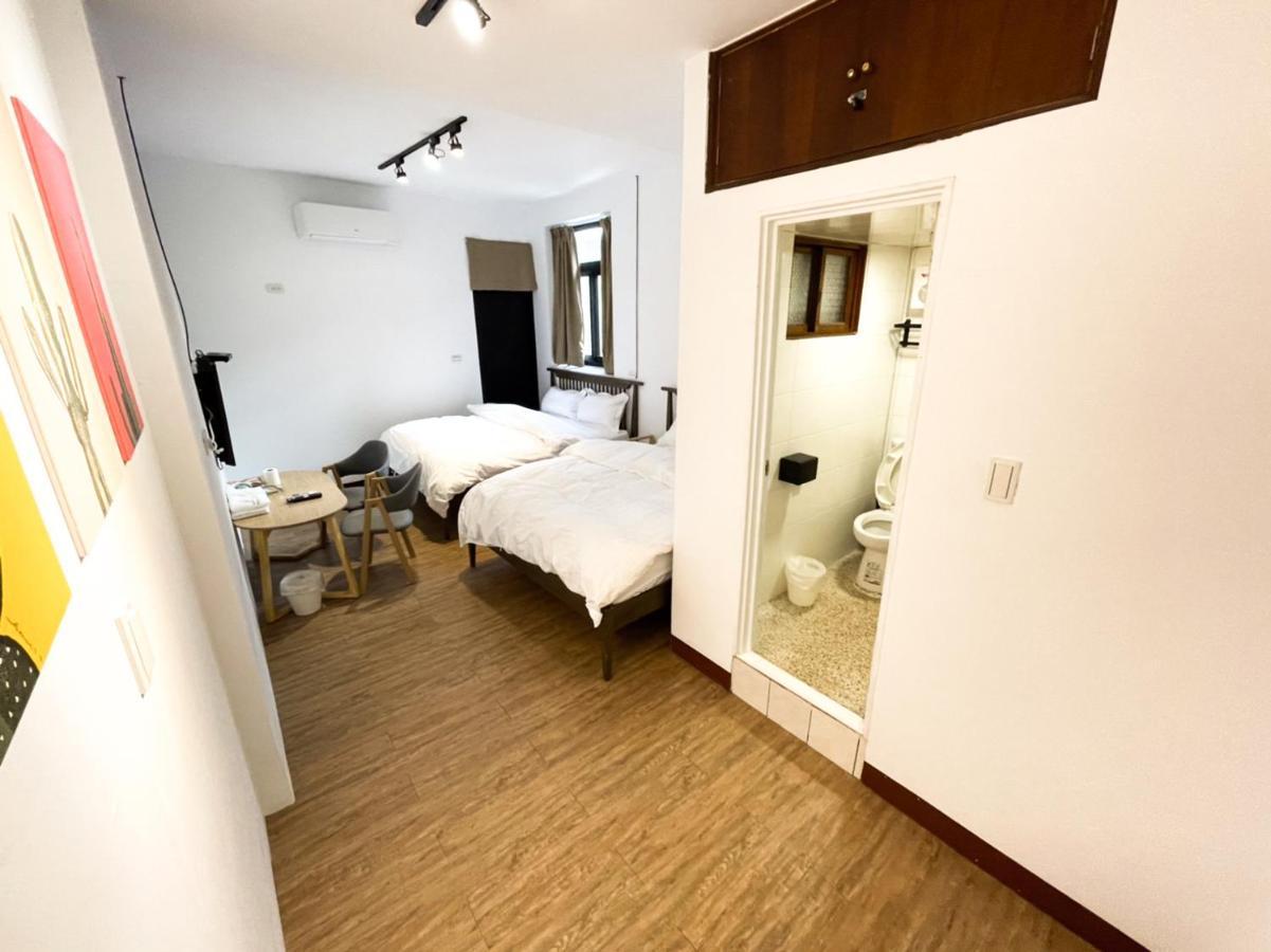 Small Island Homestay Tainan Bagian luar foto