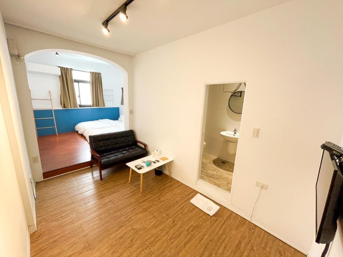 Small Island Homestay Tainan Bagian luar foto
